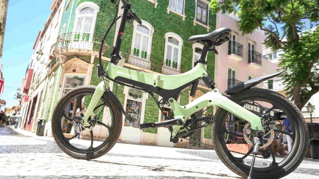 bicicleta eléctrica e-urban 890 green en plaza