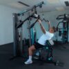 ejercicio-jalon-en-maquina-multifuncion-multigym-450-pro