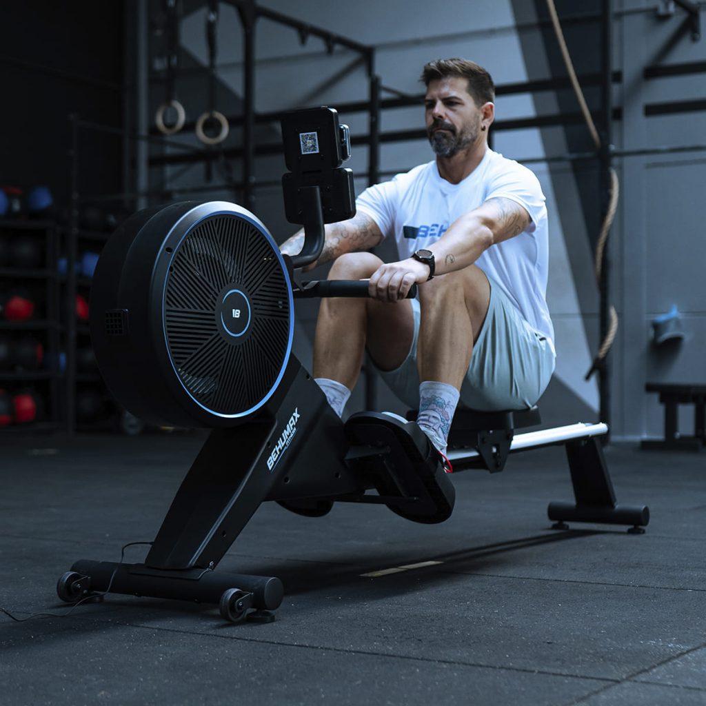 treino completo com máquina de remo