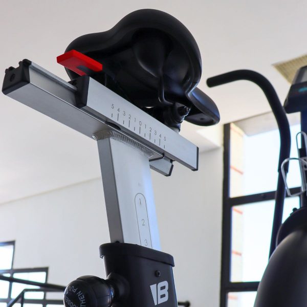 air-bike-elite-storm-asiento-ajustable