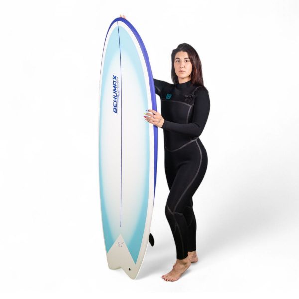 neopreno-largo-ocean-be-wave-mujer-con-tabla-de-surf