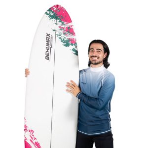 camiseta-de-proteccion-uv-uva-hombre-con-tabla-surf