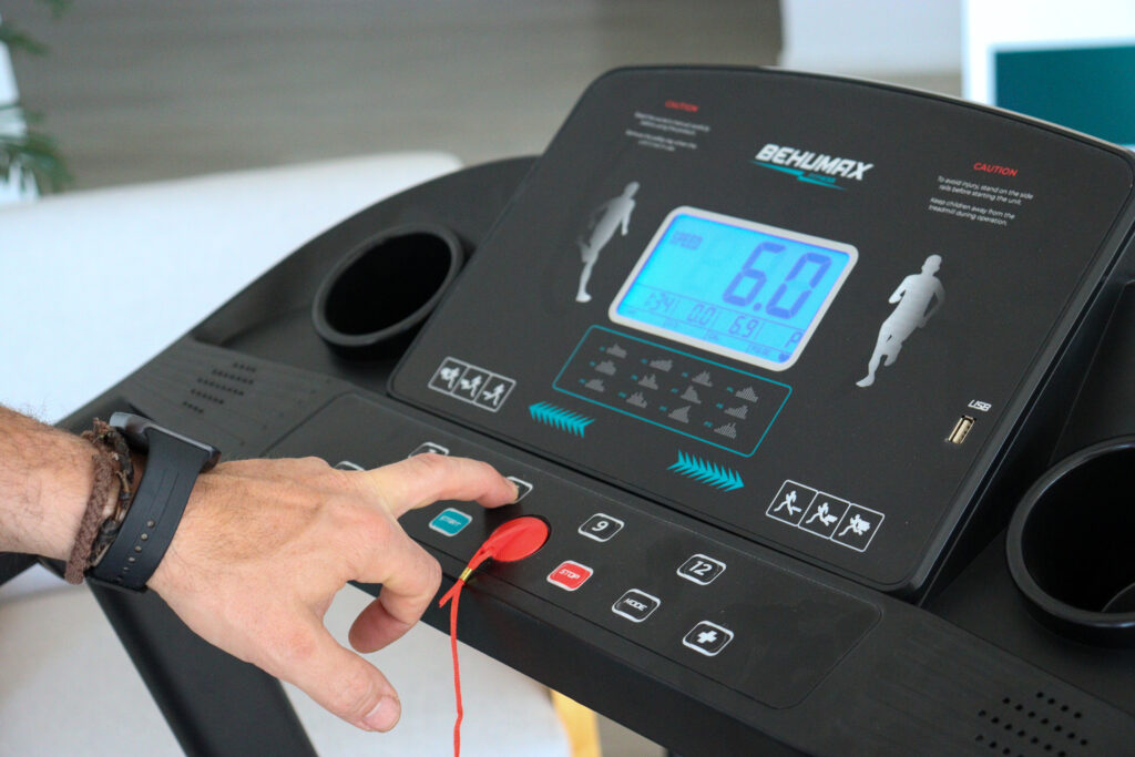 control de velocidad ajustable en cinta de correr