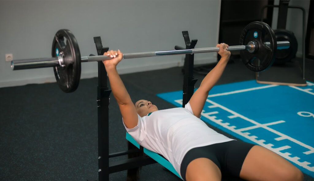 elegir barra y discos de pesas para entrenar en casa